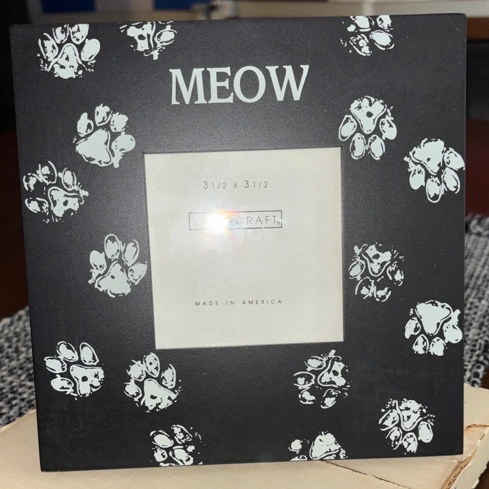 Black and White Cat Paw Print Photo Frame